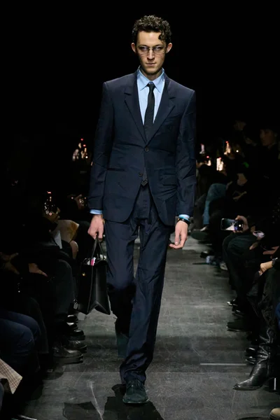 Look 3
